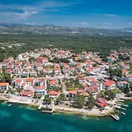 Maretic Center * Бродарица