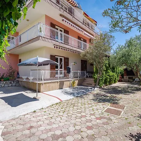 Apartament Maretic Center *
