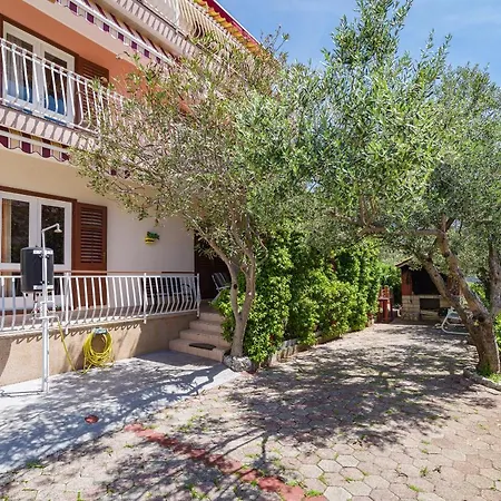 Apartament Maretic Center *
